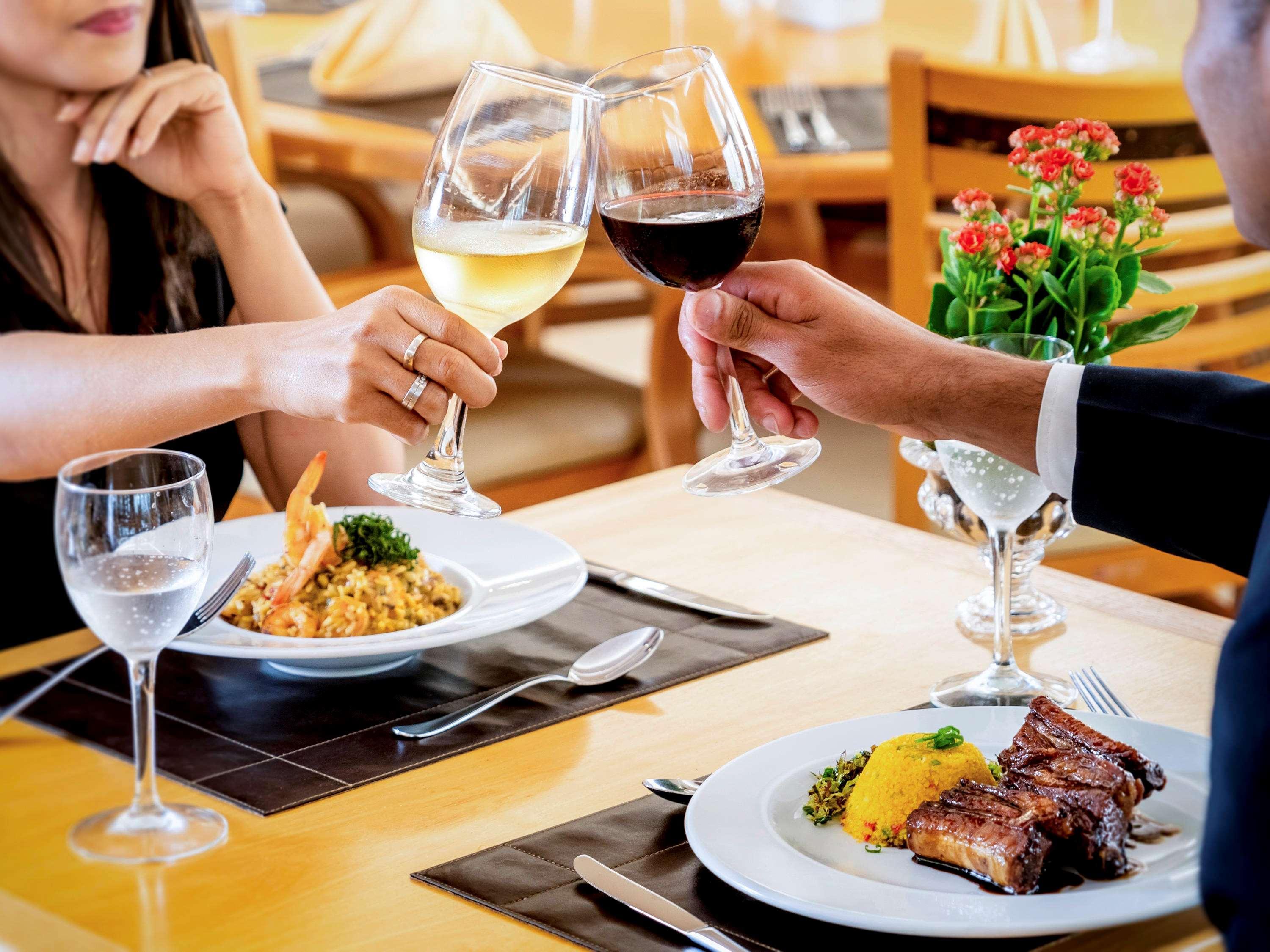 Grand Mercure Recife Boa Viagem Exterior foto Wine and food